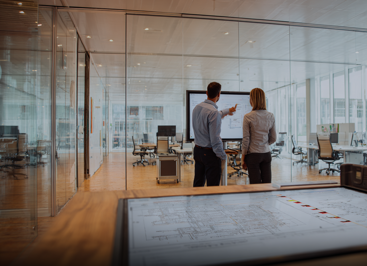 avalon_97734_Two_professionals_in_a_conference_room_with_glass__6a14ab9f-4367-4da7-a748-49d8b3292641 Byggherre