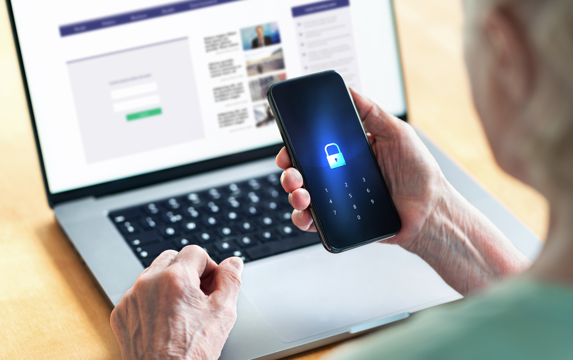 iStock_1421329910_2FA_MFA 2FA/MFA på tvers av flere enheter